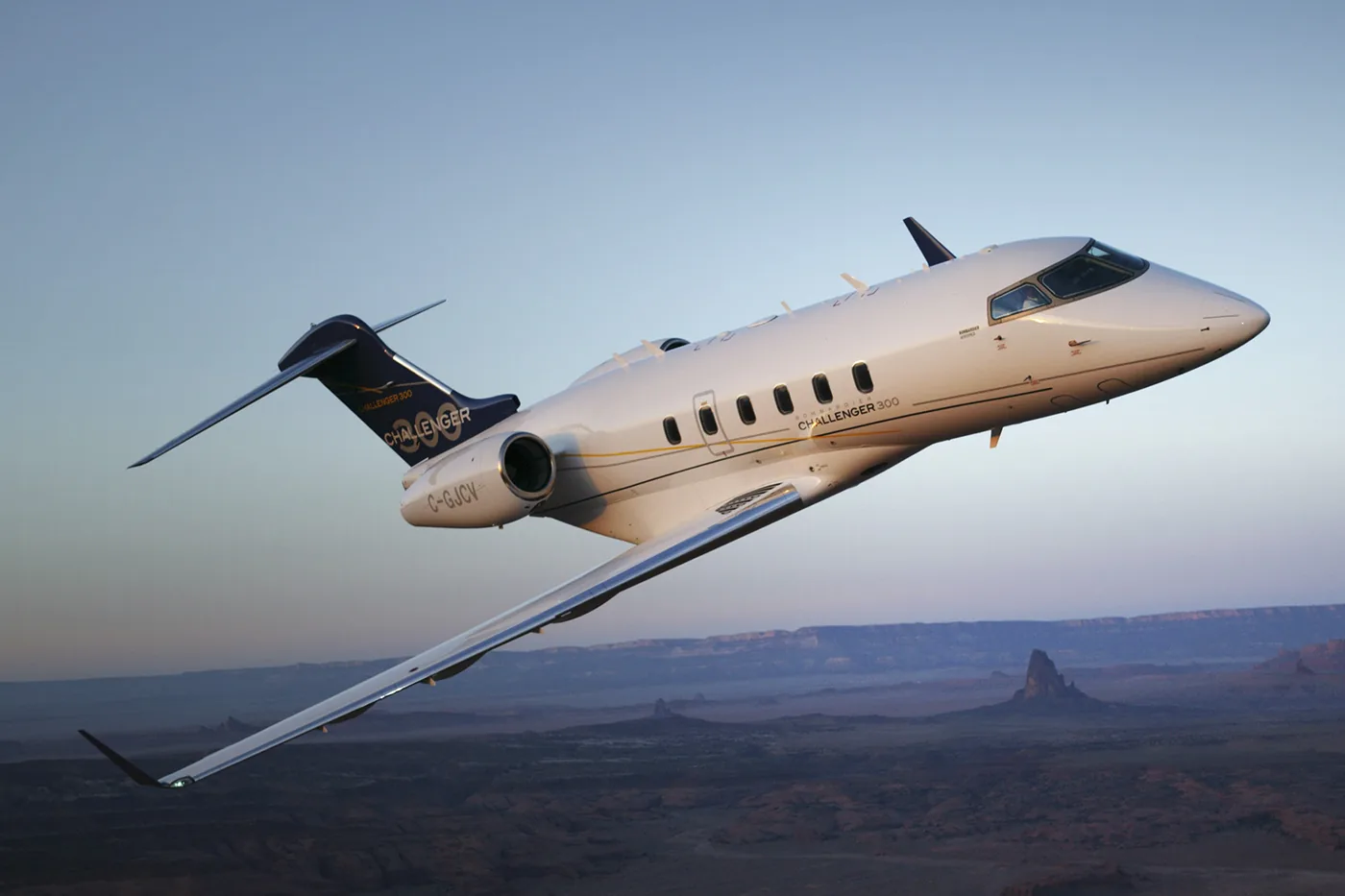 Bombardier Challenger 300 - private jet charter