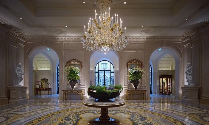 Palaces and luxury hotels